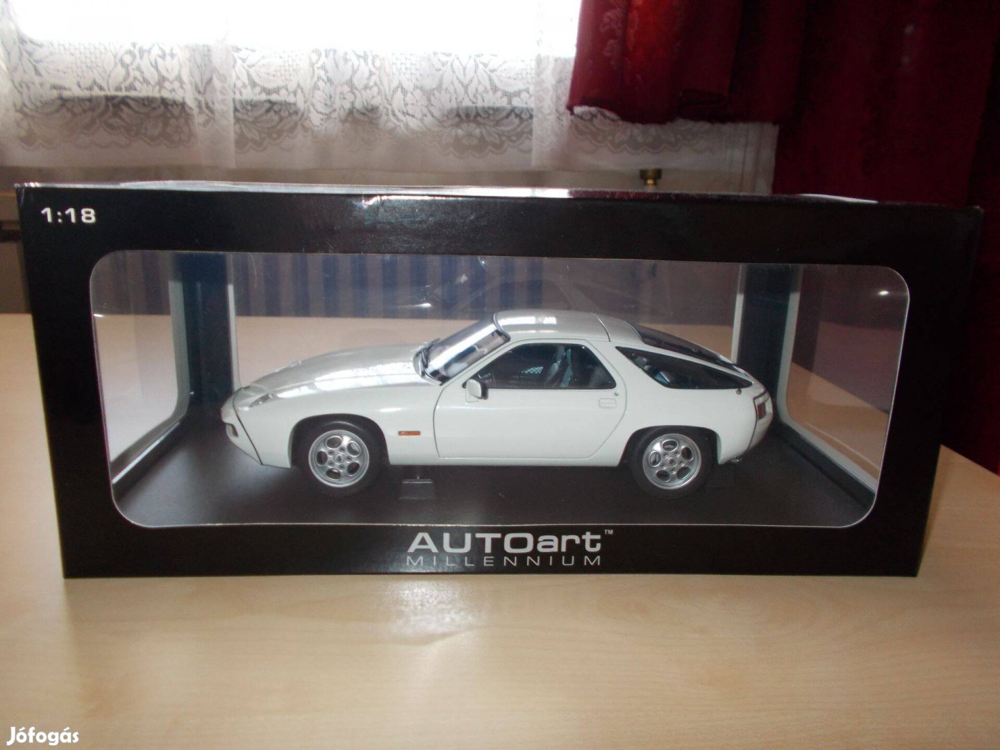 Porsche 928 - 118 - Autoart