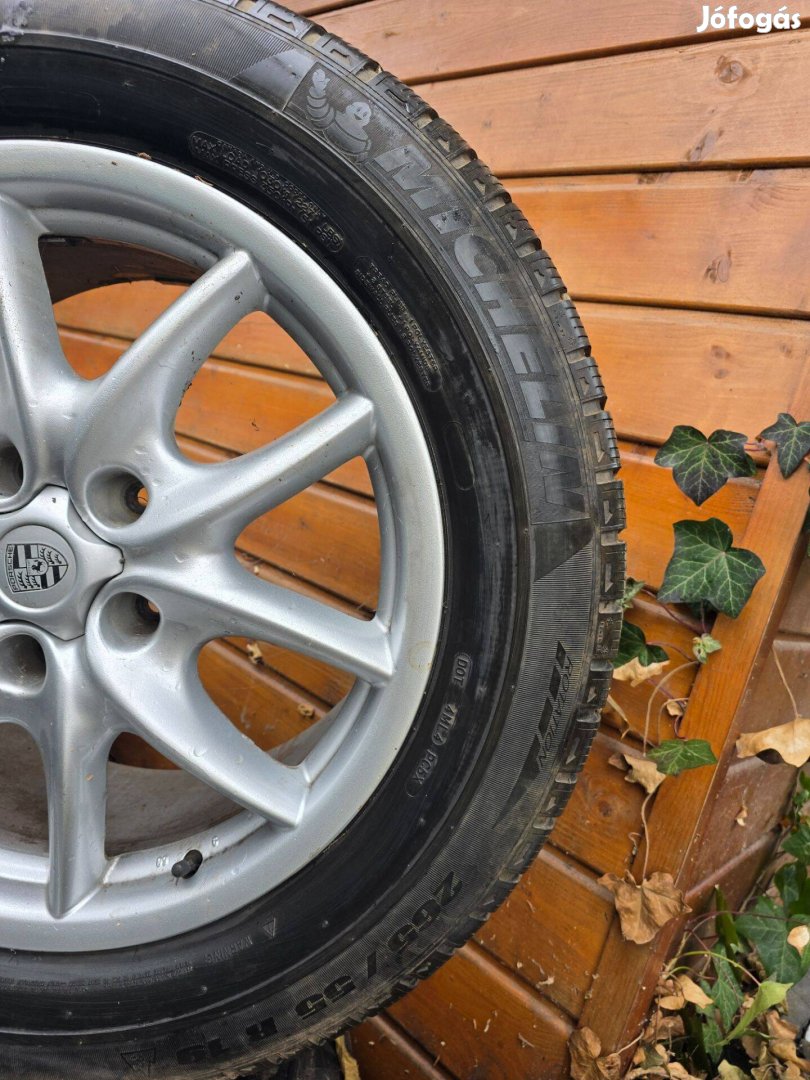 Porsche Cayen gyári felnik téli gumikkal