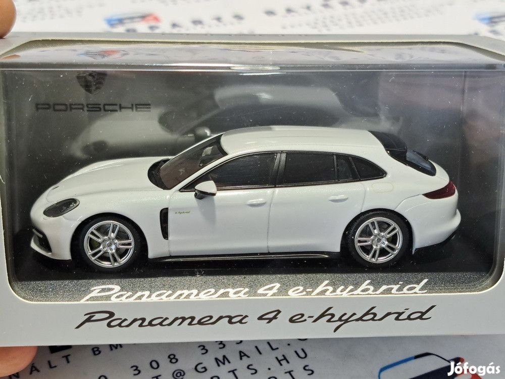Porsche Panamera 4 E-Hybrid Minichamps 1:43 modellautó