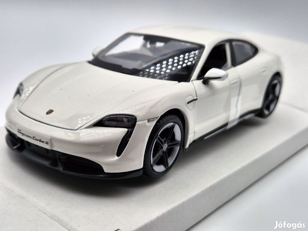 Porsche Taycan Turbo S - Bburago - 1:24