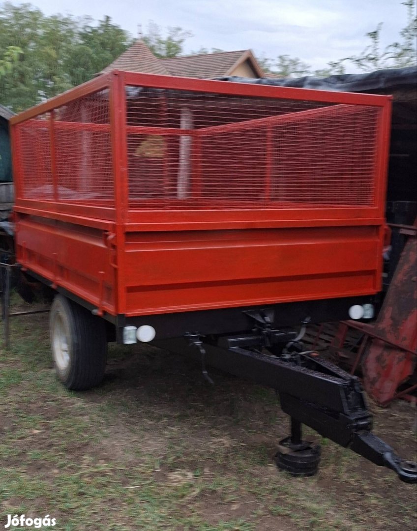 Pótkocsi 2.5t