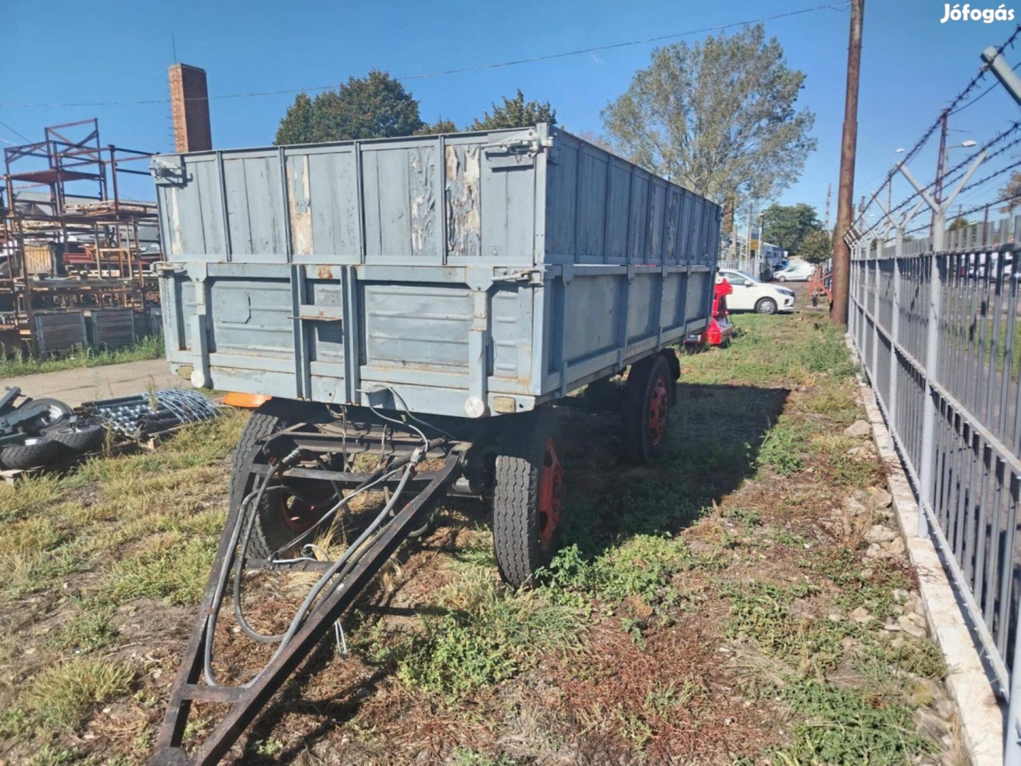 Pótkocsi 2 tengelyes bilencs traktorhoz