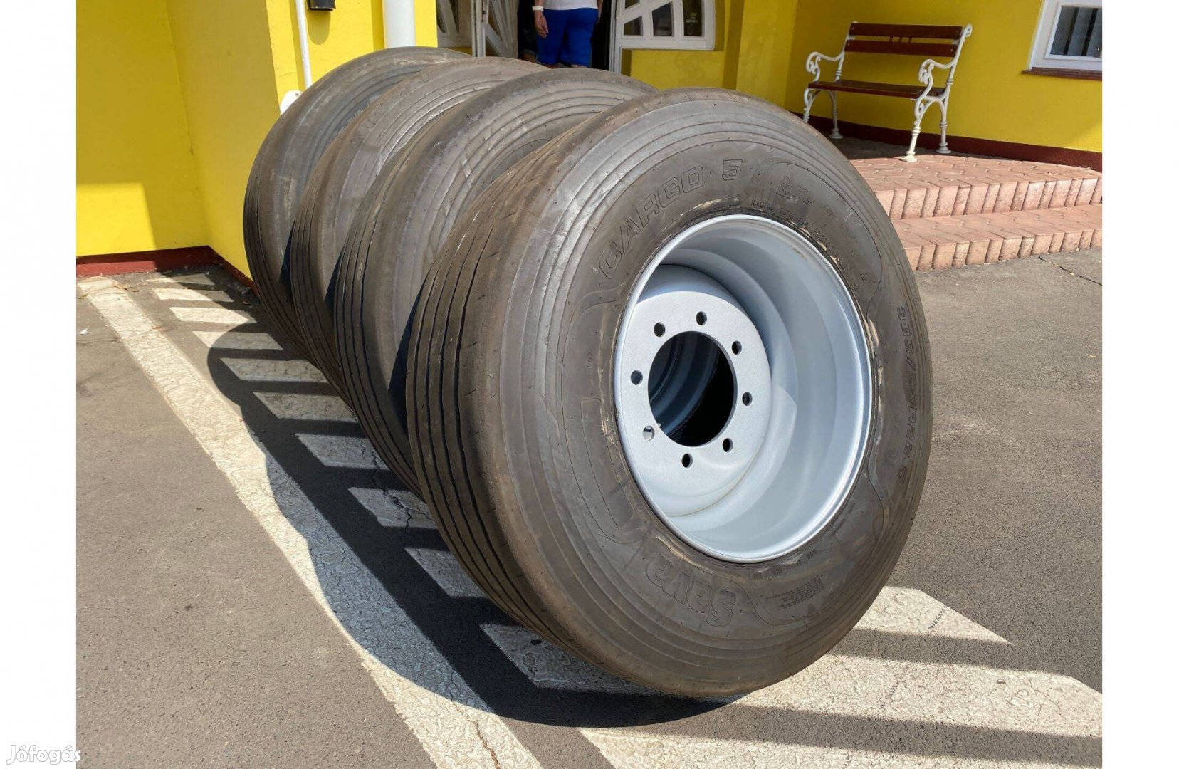 Pótkocsi HW 8011 385/65 R22,5 gumiköpeny, 8 csavaros felni, IFA