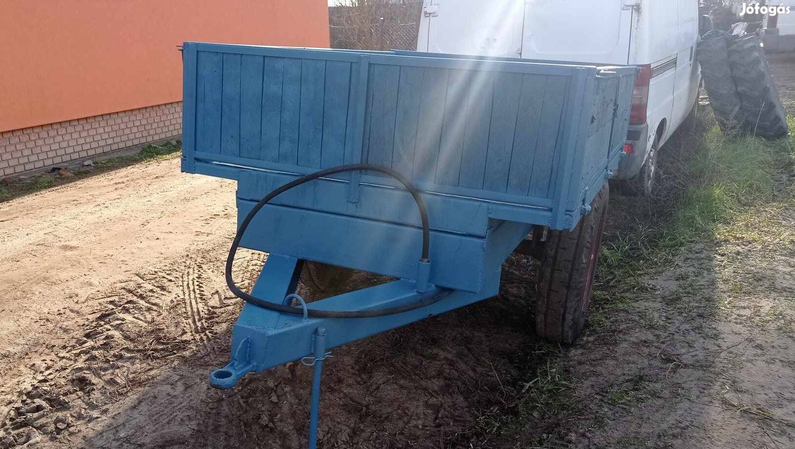 Pótkocsi, 1 tengelyes, billencs, MTZ traktor után is