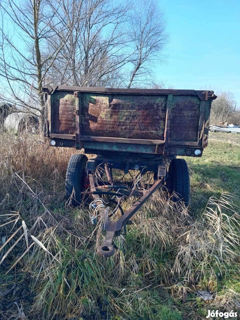 Pótkocsi, 5 tonnás, billencs, traktorhoz