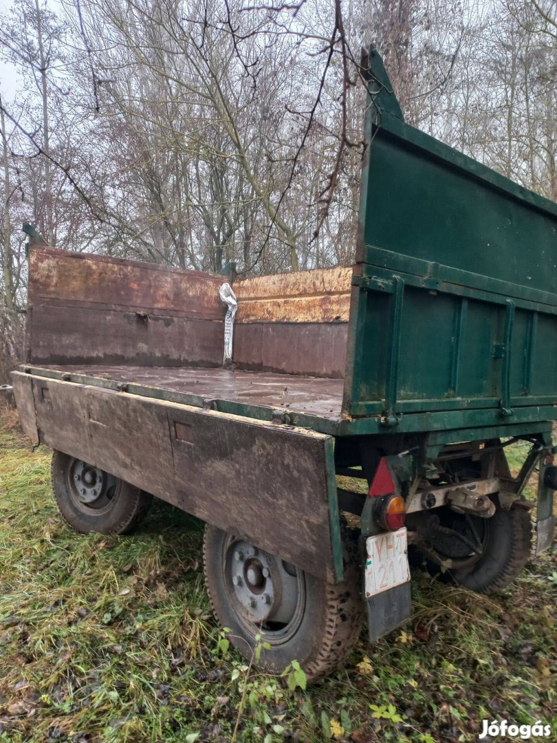 Pótkocsi eladó 2 év műszaki vizsgával