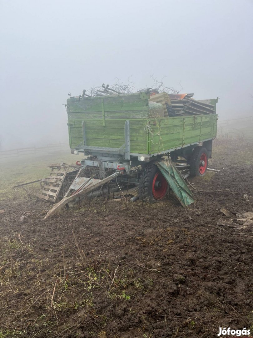 Pótkocsi forgózsámolyos