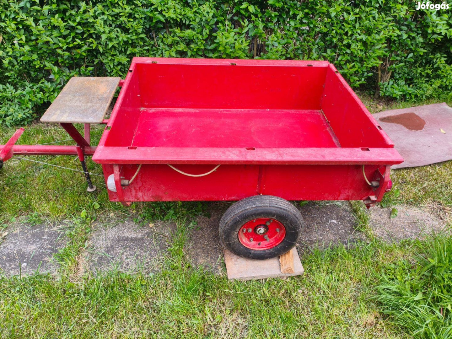 Pótkocsi kapálógéphez