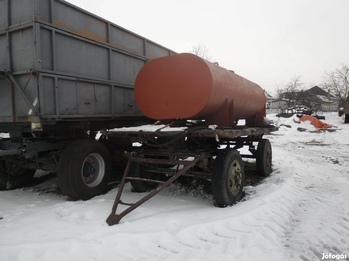 Pótkocsi üzemanyag tartályos eladó