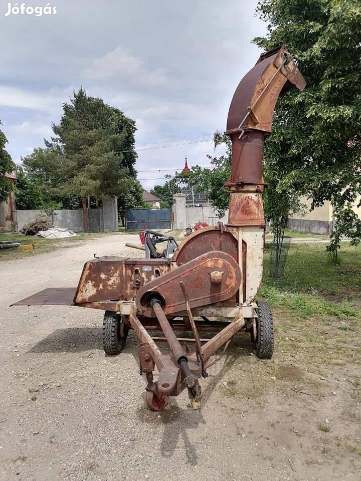 Pöttinger vontatott ágdaráló