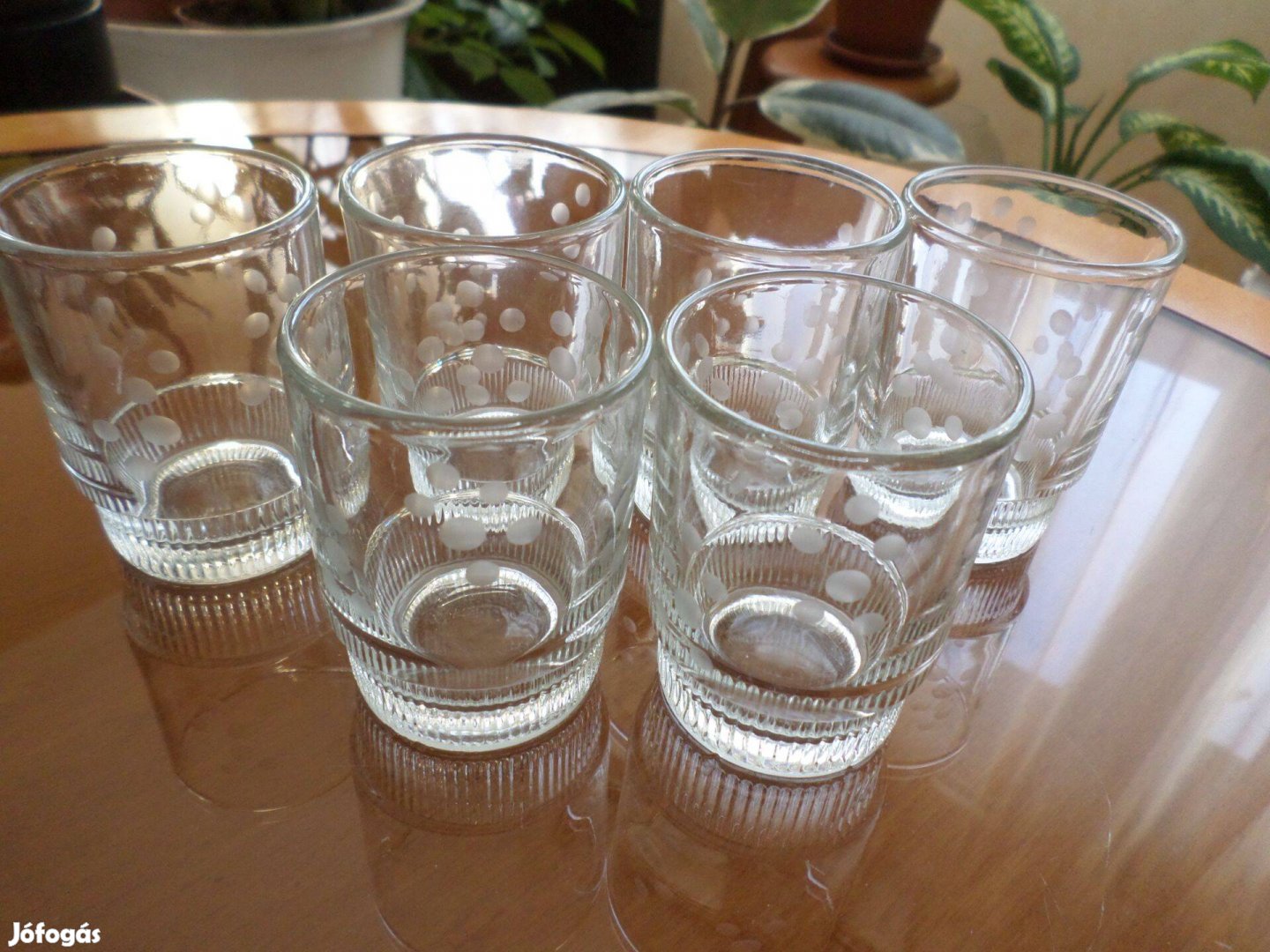 Pöttyös csiszolt 6 db-os szép üveg készlet