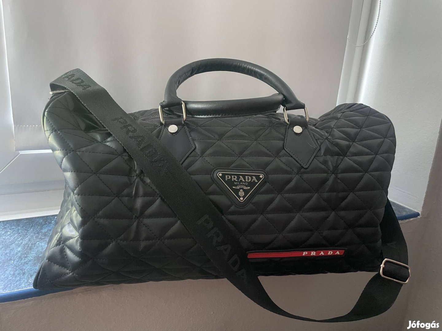 Prada utazó táska