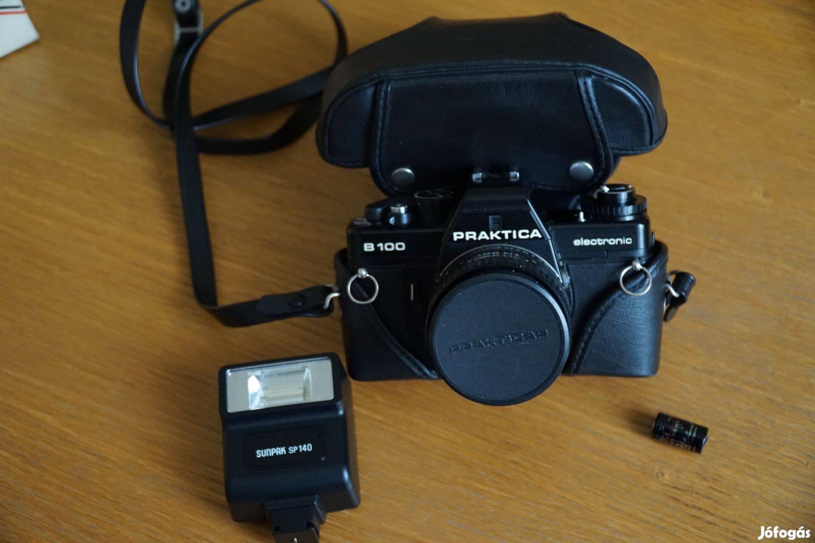 Praktica B100 kisfilmes fényképezőgép+bőrtok+vaku