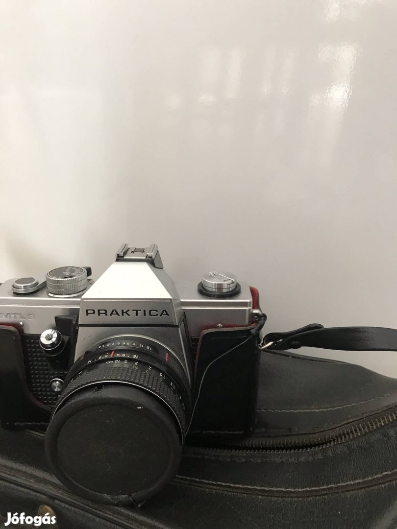 Praktica fényképezőgép bőr tokban és táskában