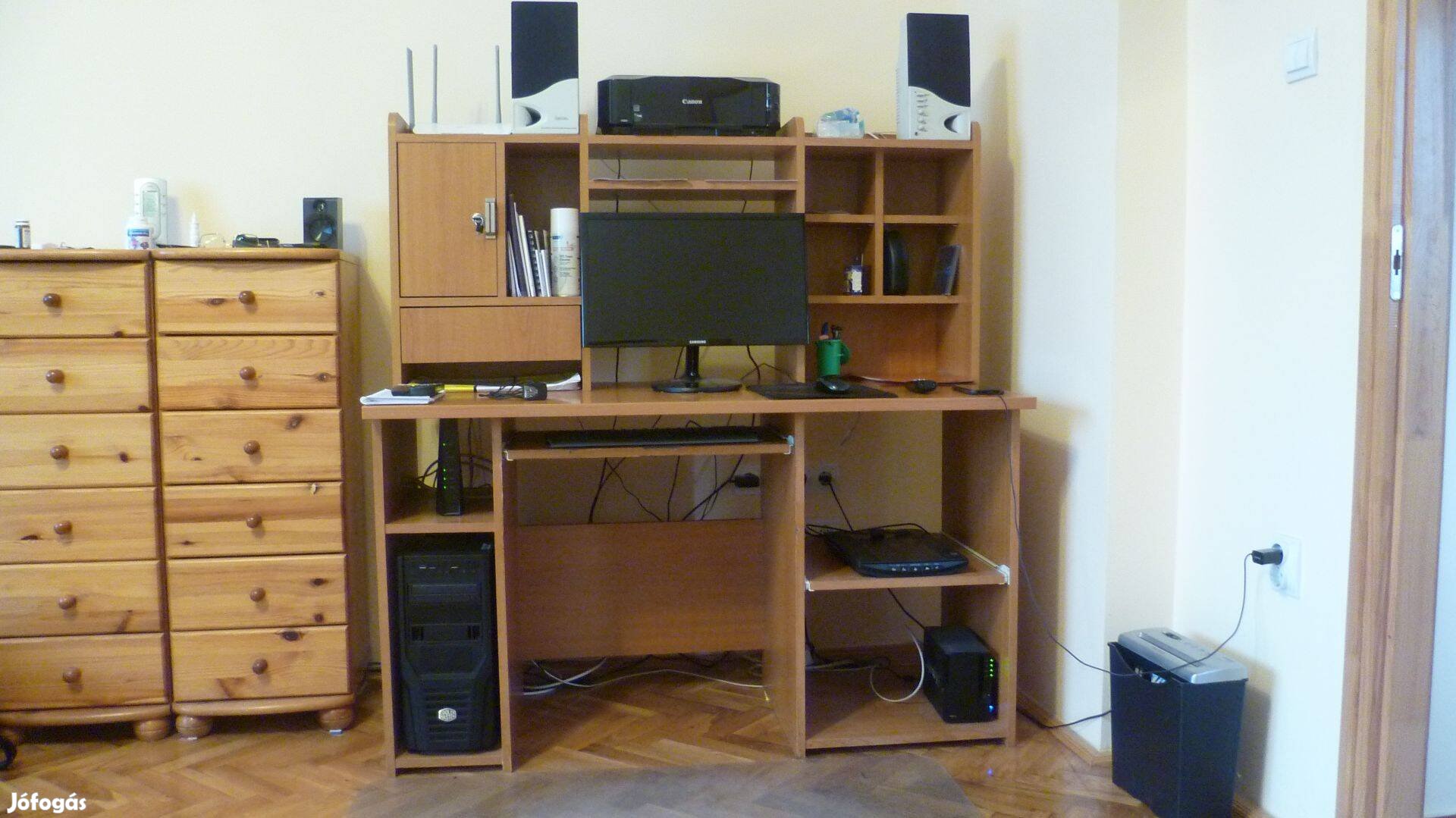 Praktikus PC asztal