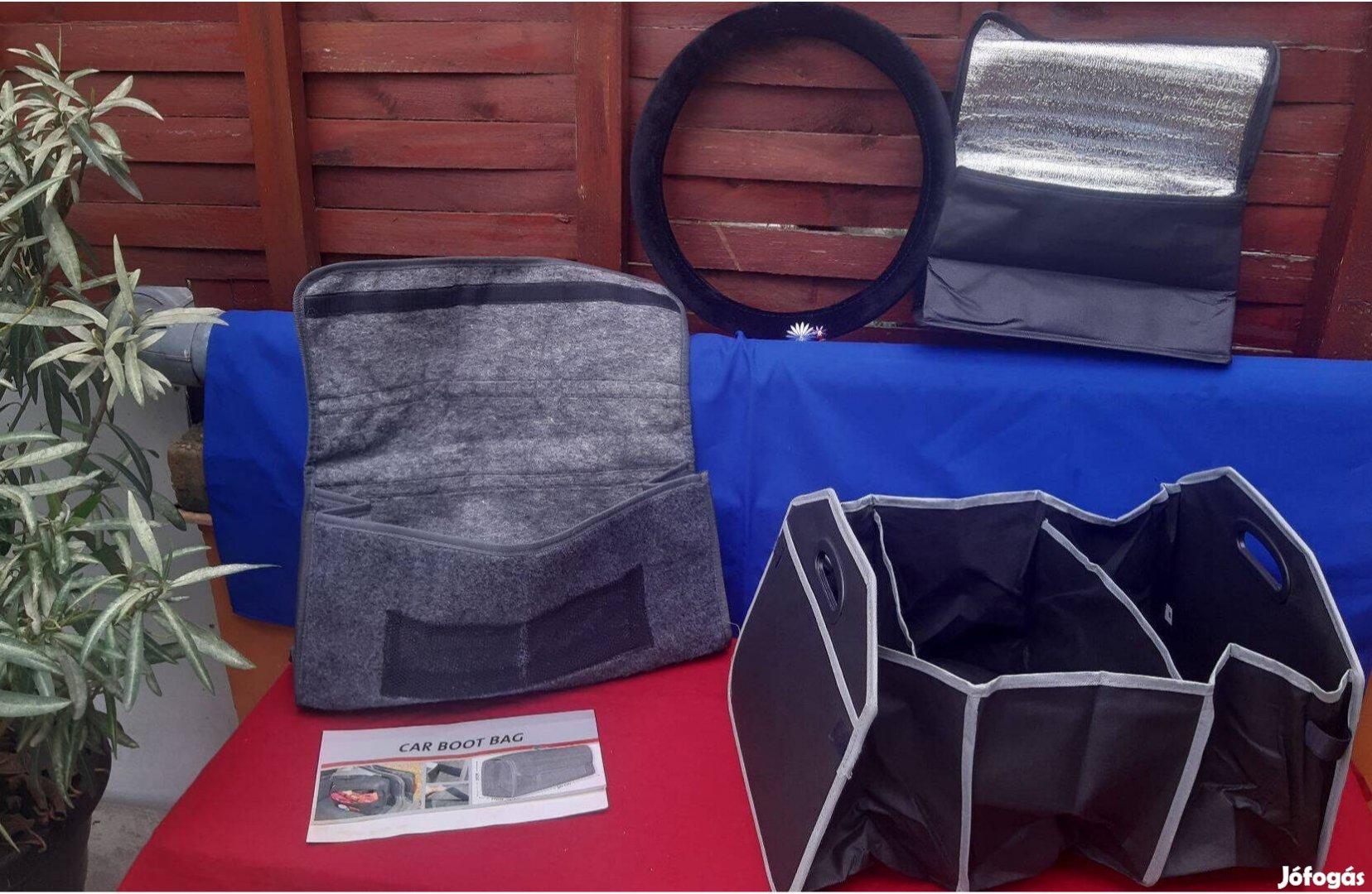 Praktikus autó csomagtartó táskák és bársony kormányvédő együtt