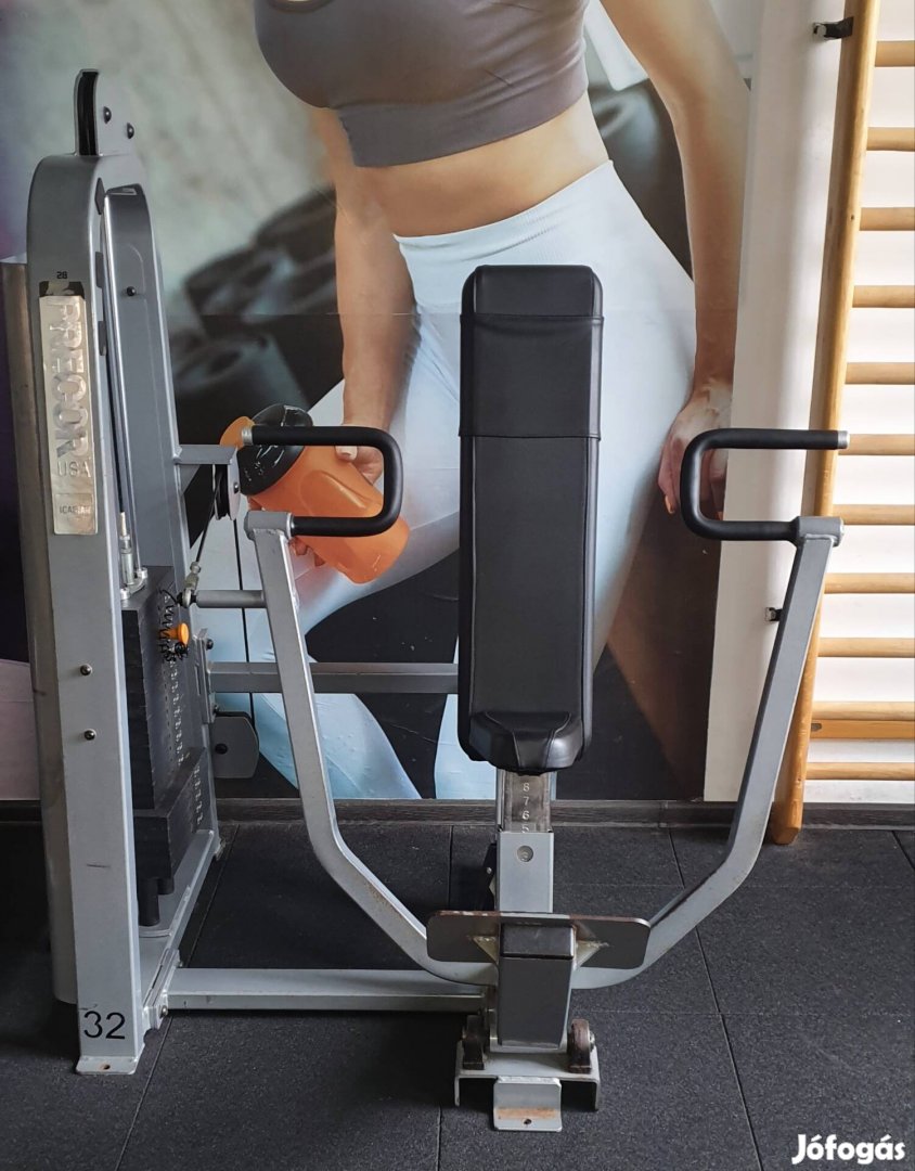 Precor icarian edzőtermi mellgép mellnyomó melltoló