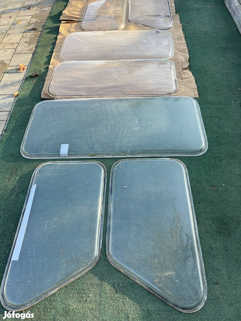 Predom zakladi ablak  n126  lakókocsi 