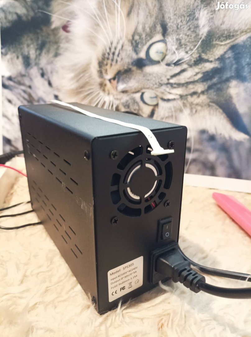 Professzionális labor tápegység (0-30 V/0-5A) eladó