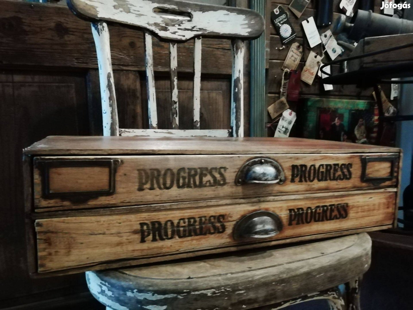 Progress cérnatartó, bolti dekoráció, szatócsbolti fonáltartó fadoboz