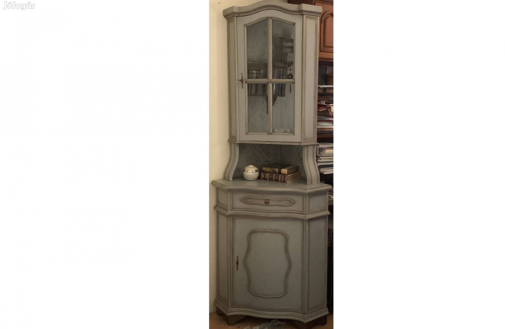 Provence -vintage sarok tálalószekrény