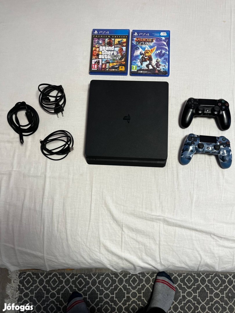 Ps4 500 GB eladó 2 játékkal és 2 karral