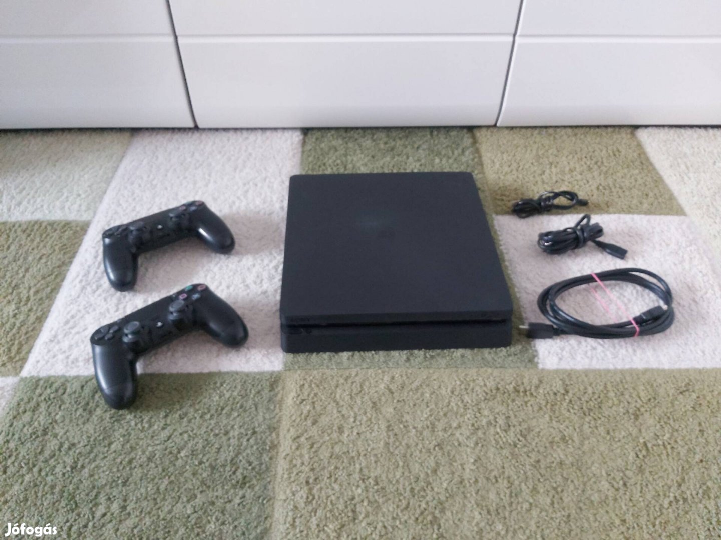 Ps4 Playstation Slim 1TB 2db Kontrollerrel Tartozékaival 