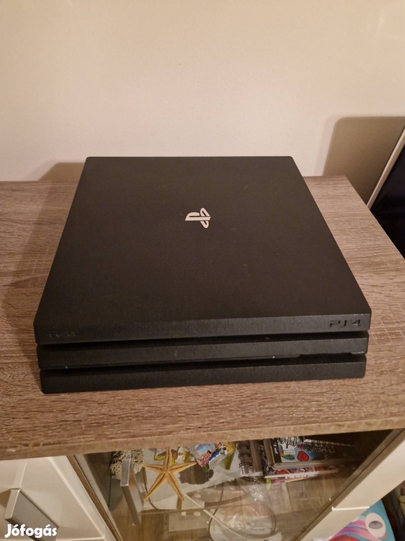 Ps4 Pro,1Tb ,2 kontroller töltövel,+játék