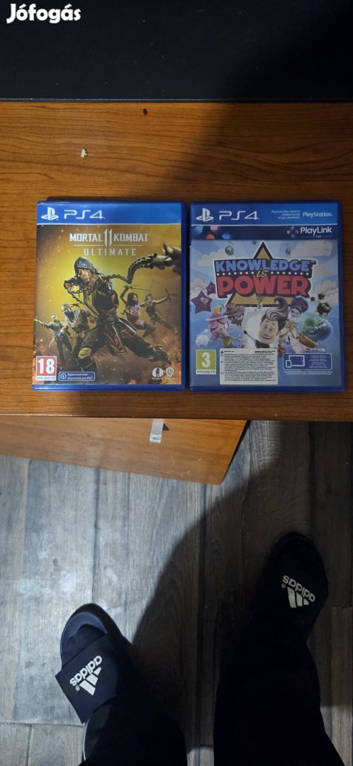 Ps4 játékkonzol 3 db karral 2db játékkal