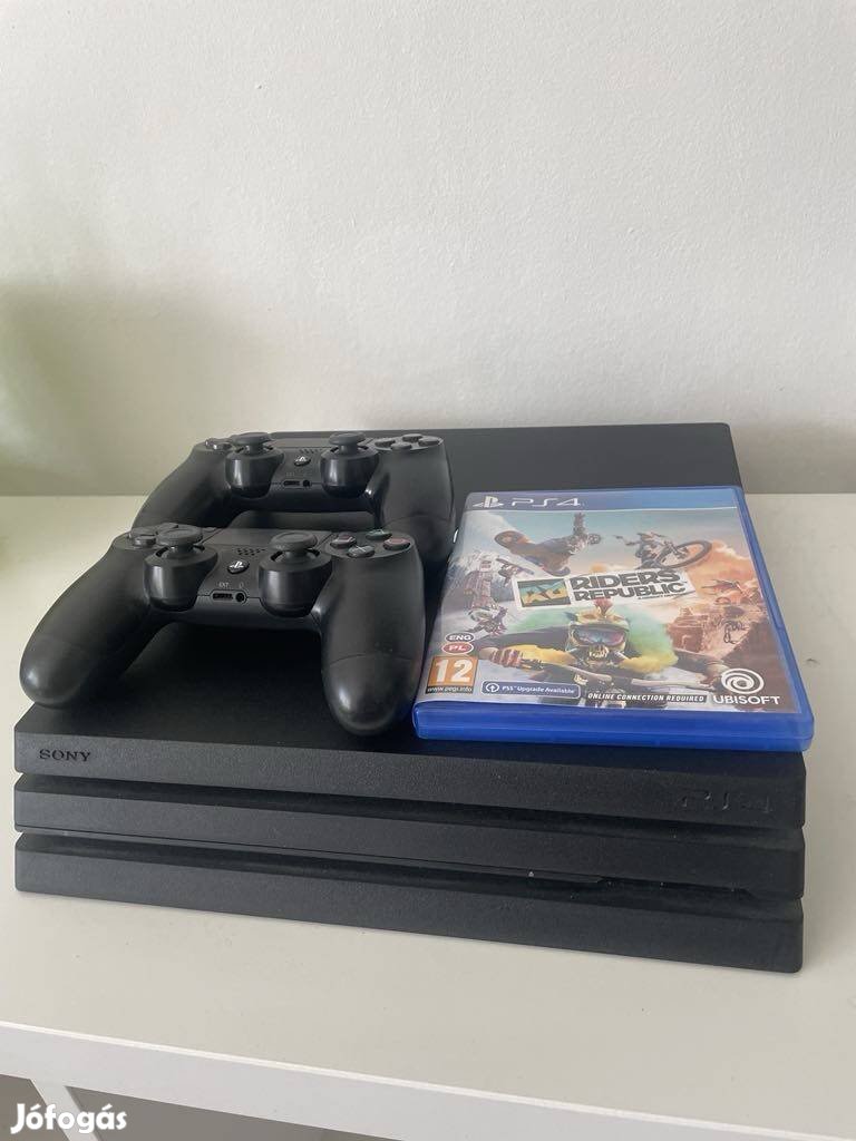 Ps4 pro 1 TB + 2 kontroller +játek