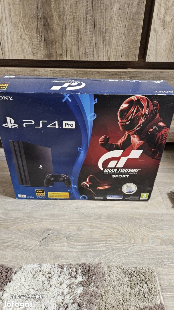 Ps4 pro 2db kontroller + Hori kormányszett