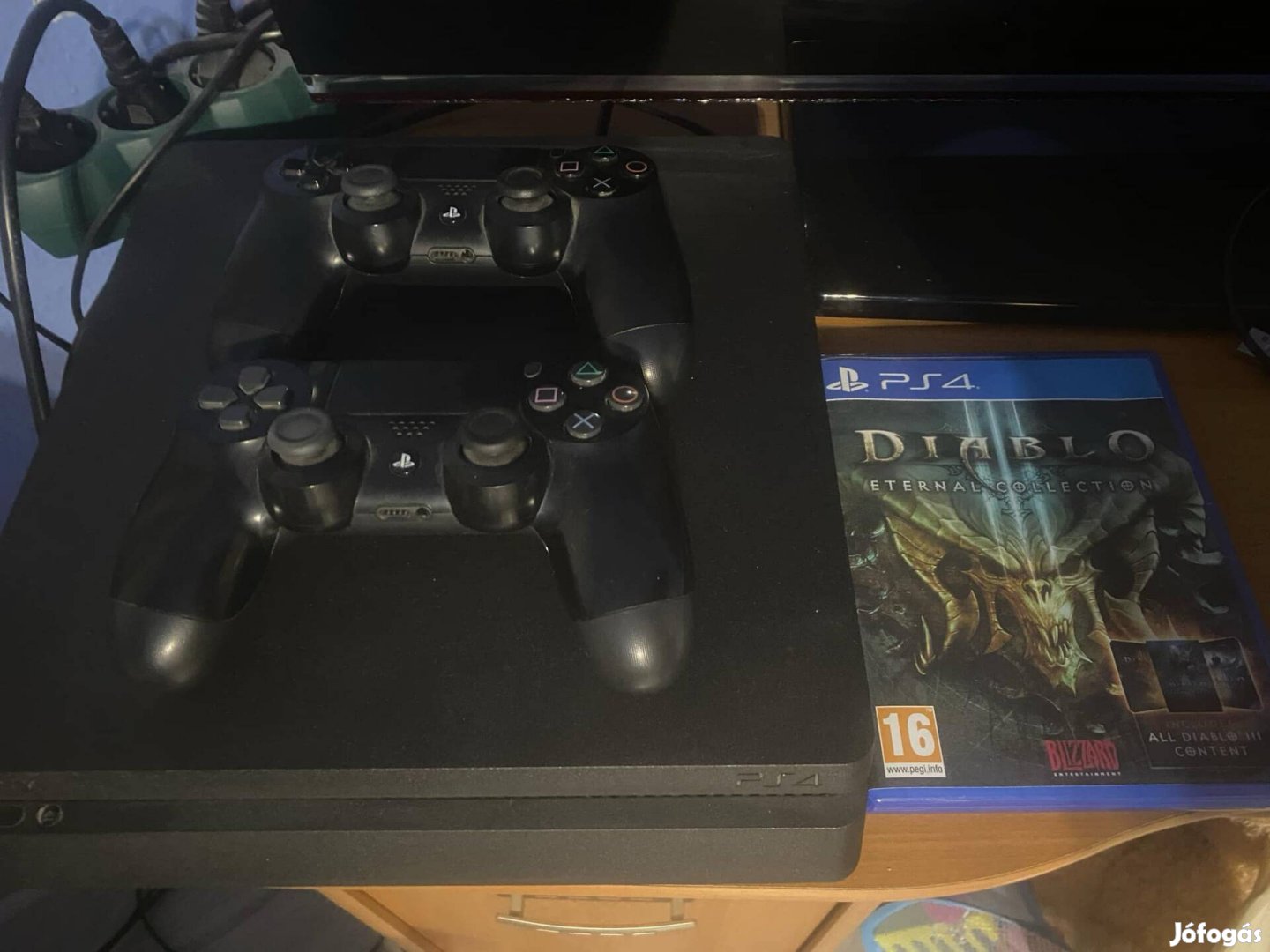 Ps4 slim 2 tb,2 gyári joy,kábelek,11.02