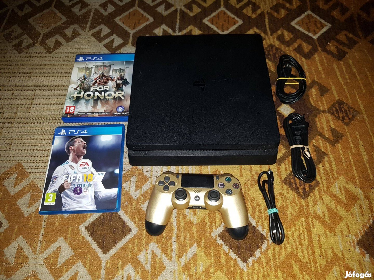 Ps4 slim 500-gb 2 darab játékkal eladó