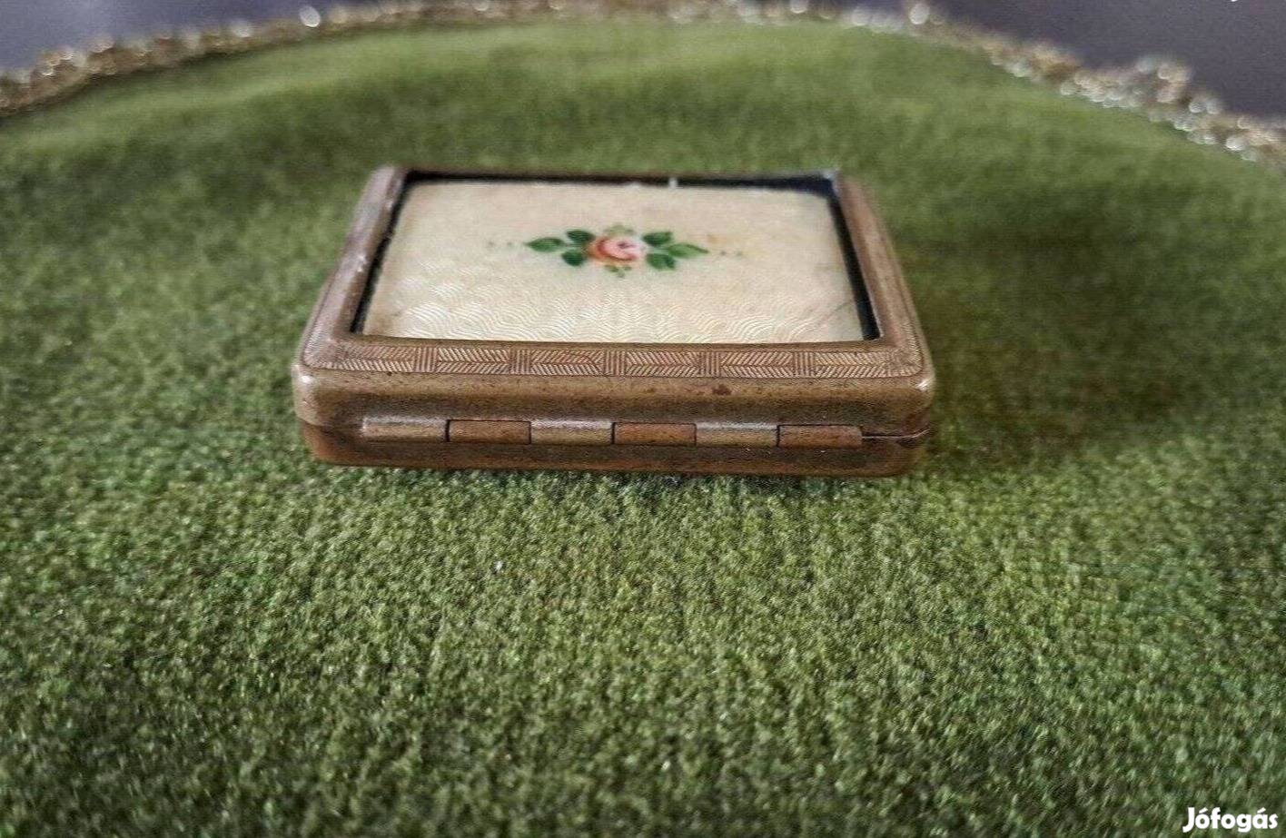 Púdertartó dobozka
