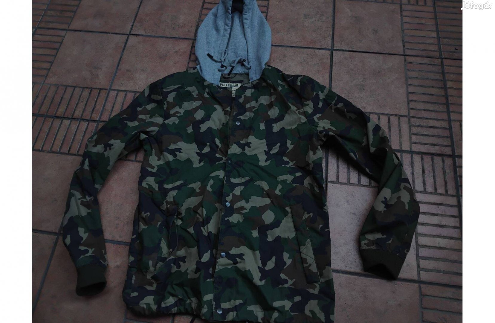 PullBear terepmintás vadász horgász túra zubbony kabát L