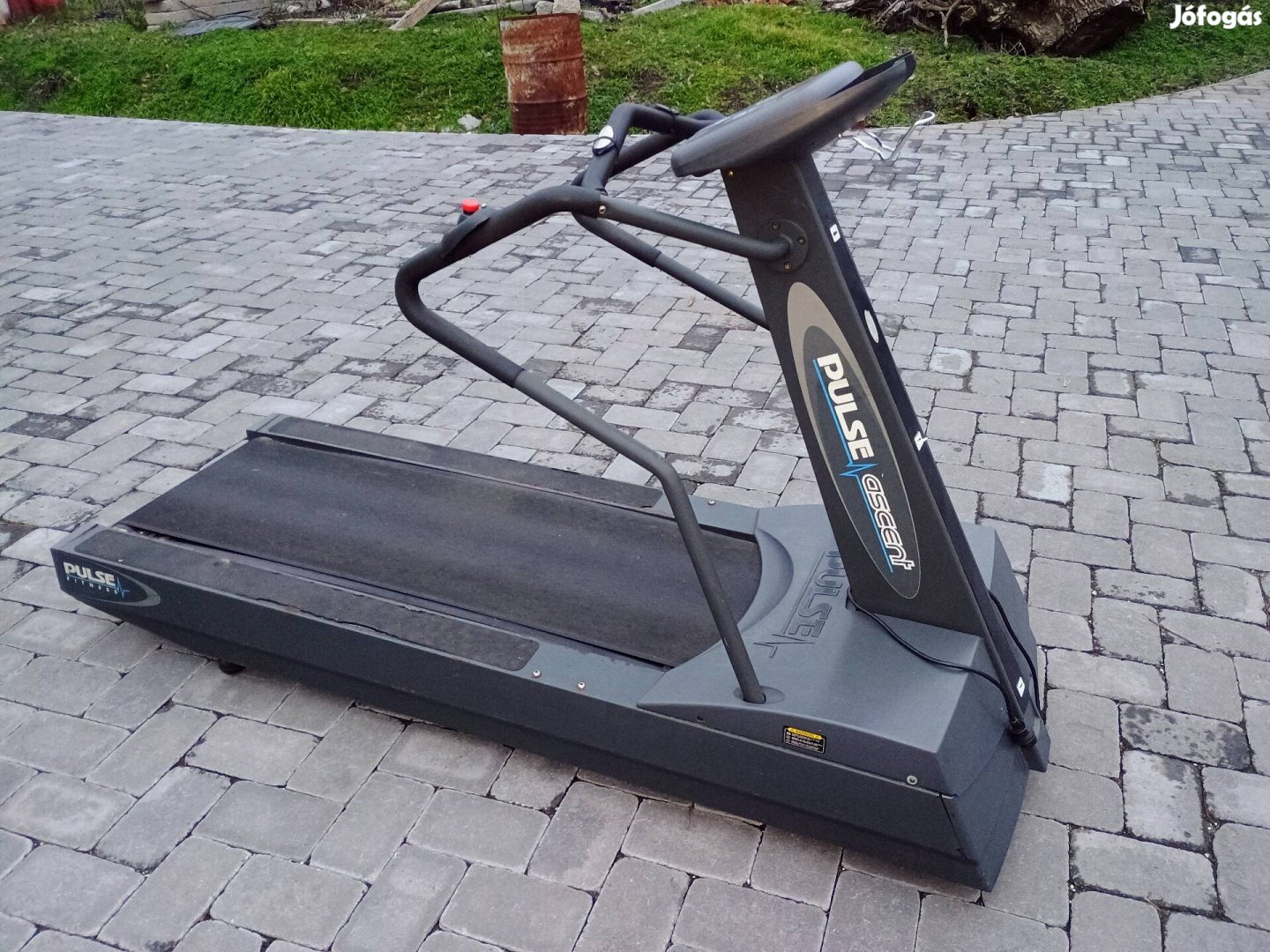 Pulse Ascent edzőtermi futópad 