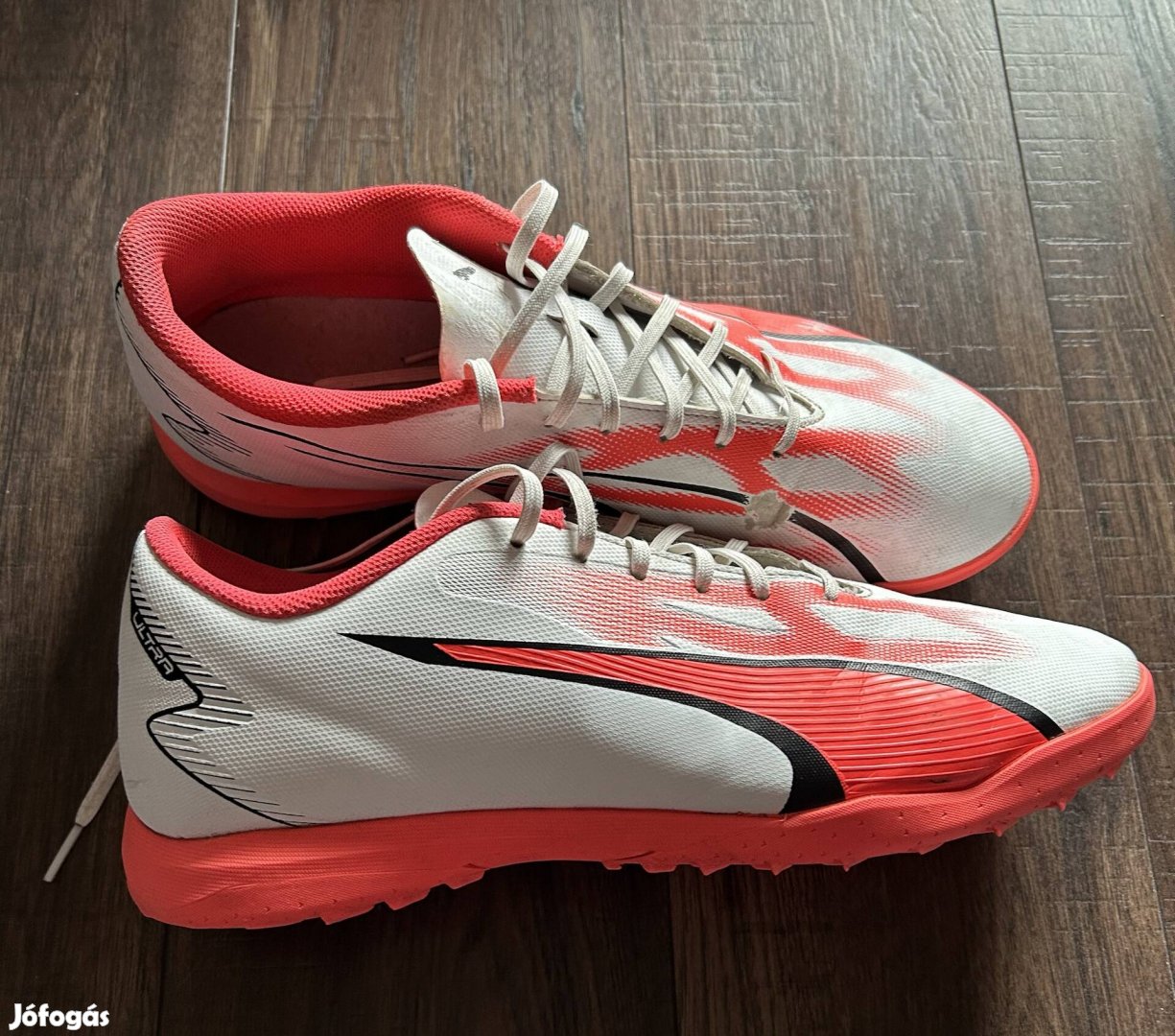 Puma Ultra terem/műfüves focicipő 45-ös