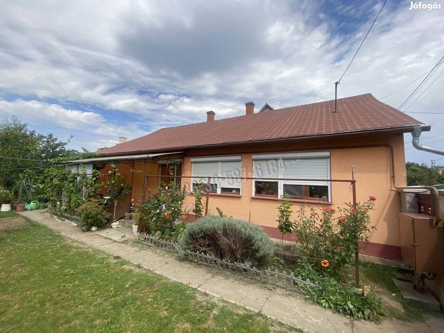 Püspökladány belvárosban, felújított, 2,5 szobás családi ház e 31_beho