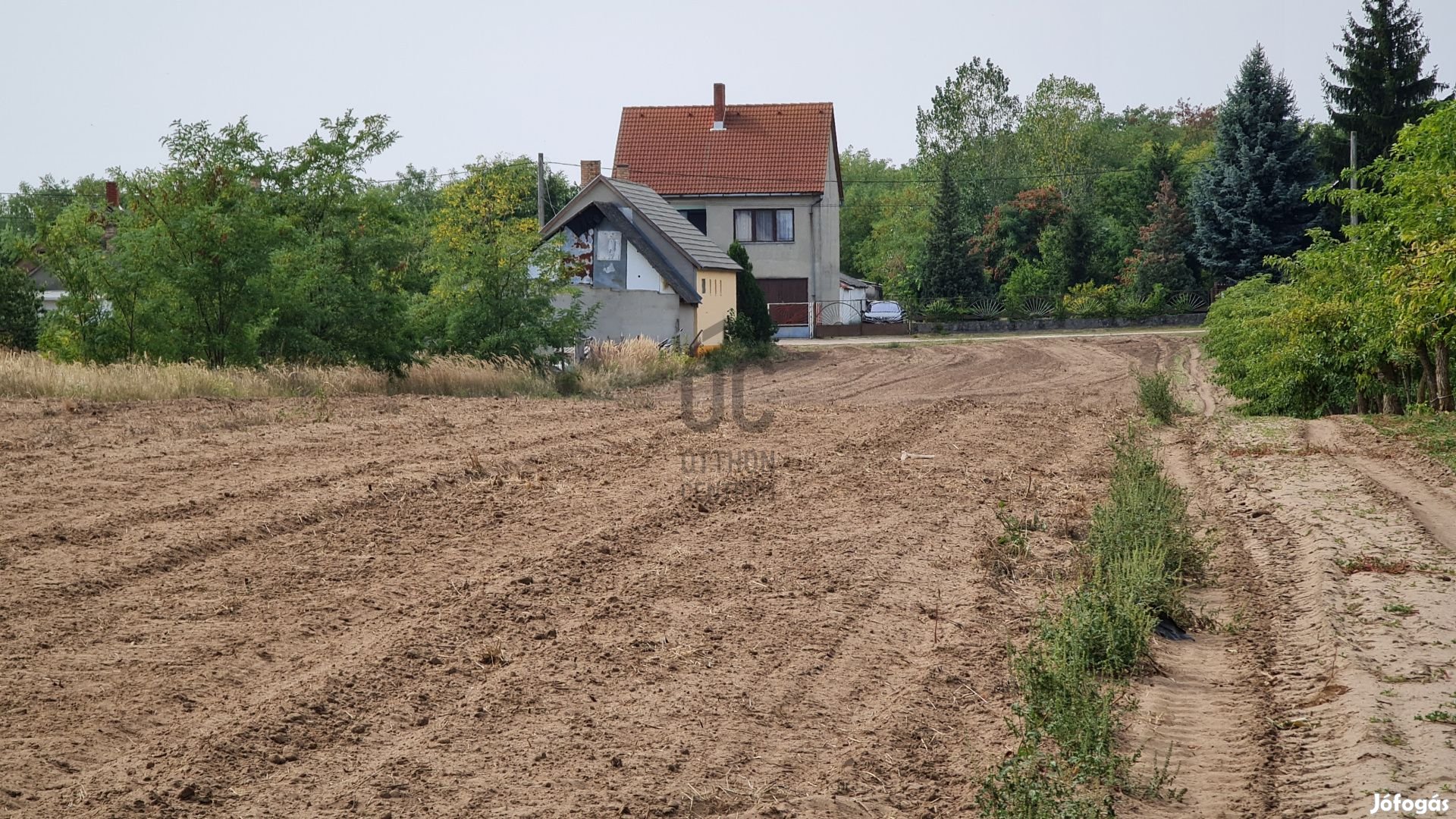 Pusztahencsén belterületi telek eladó