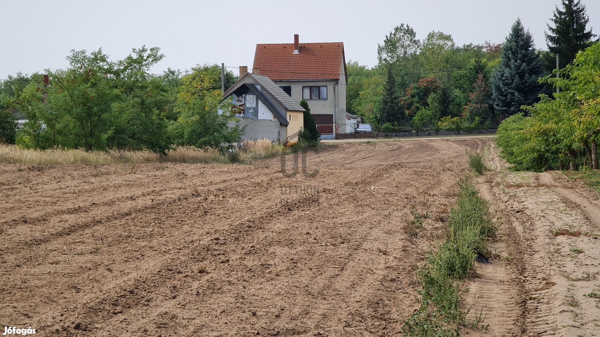 Pusztahencsén belterületi telek eladó