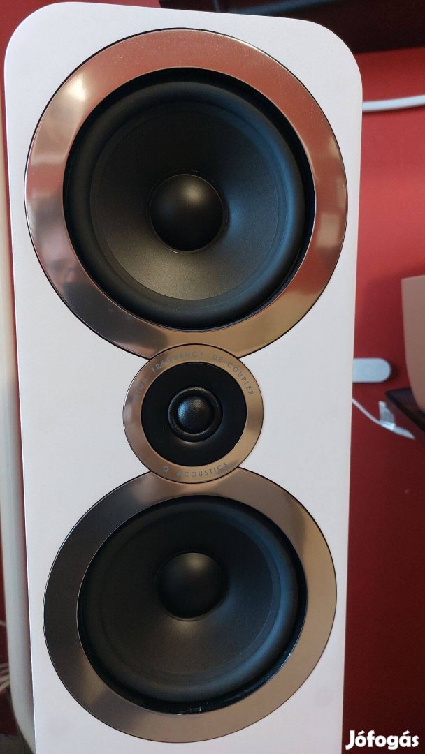 Q Acoustics 3050i fehér hangfalpár esztétikai hibával dobozában