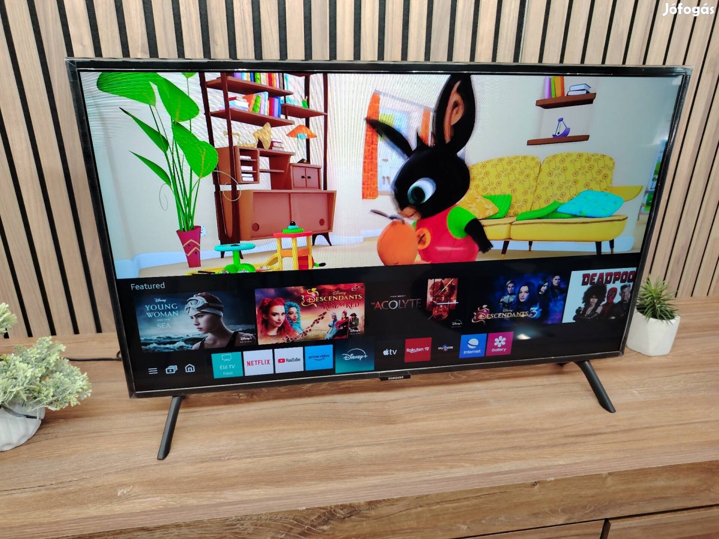 Qled Samsung 82CM LED TV. Gyári dobozában. Fóliás