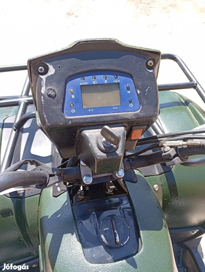 Quad 250-es eladó.