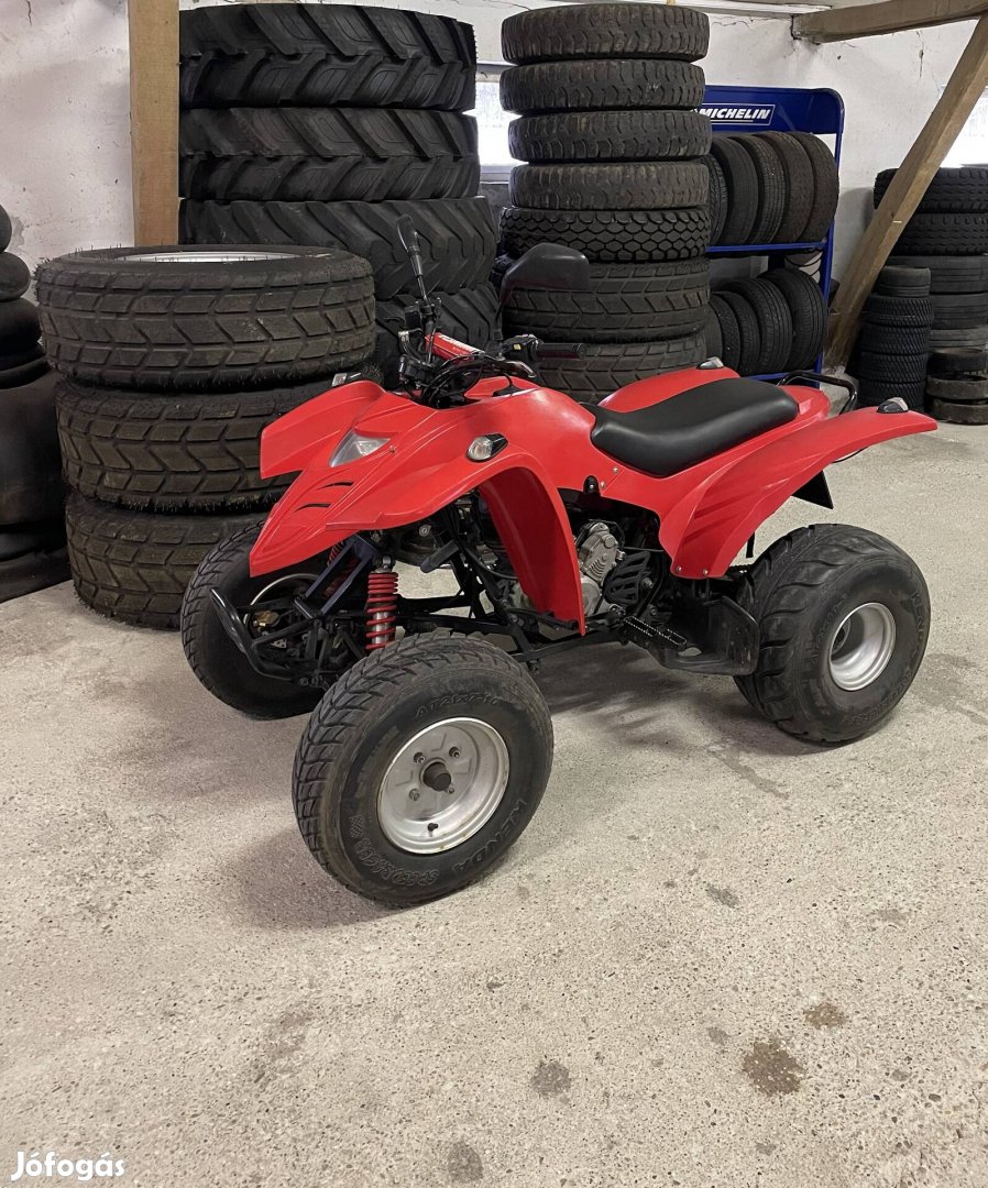 Quad 300 ccm, B-vel vezethető, 2 személyre vizsgáztatva