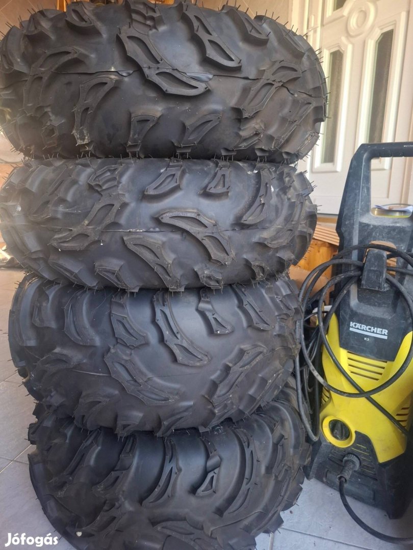 Quad gumiszett 26x11-12 / 27x9-12)