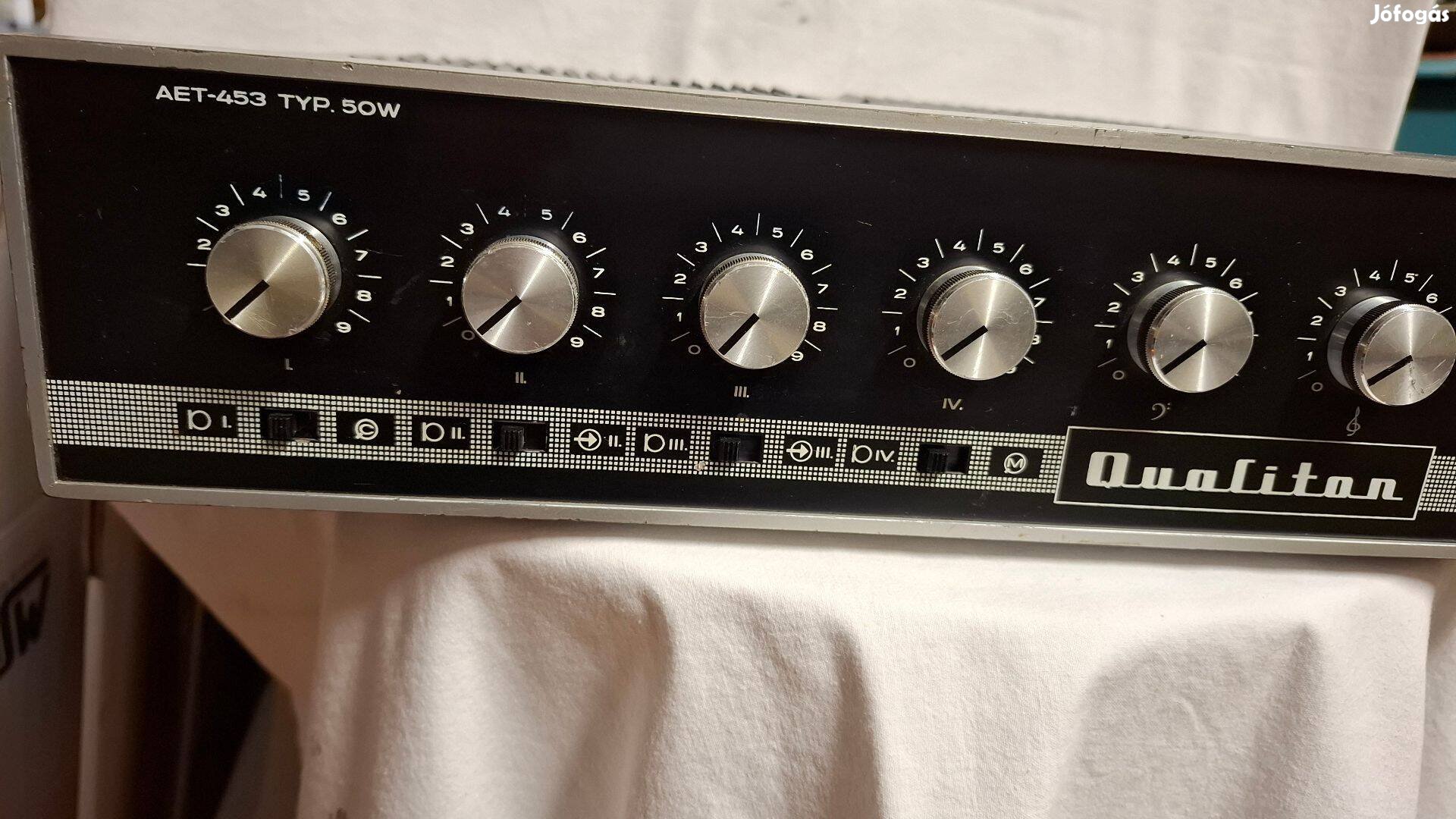 Qualiton mono 50W-os 4 csatornás erősítő