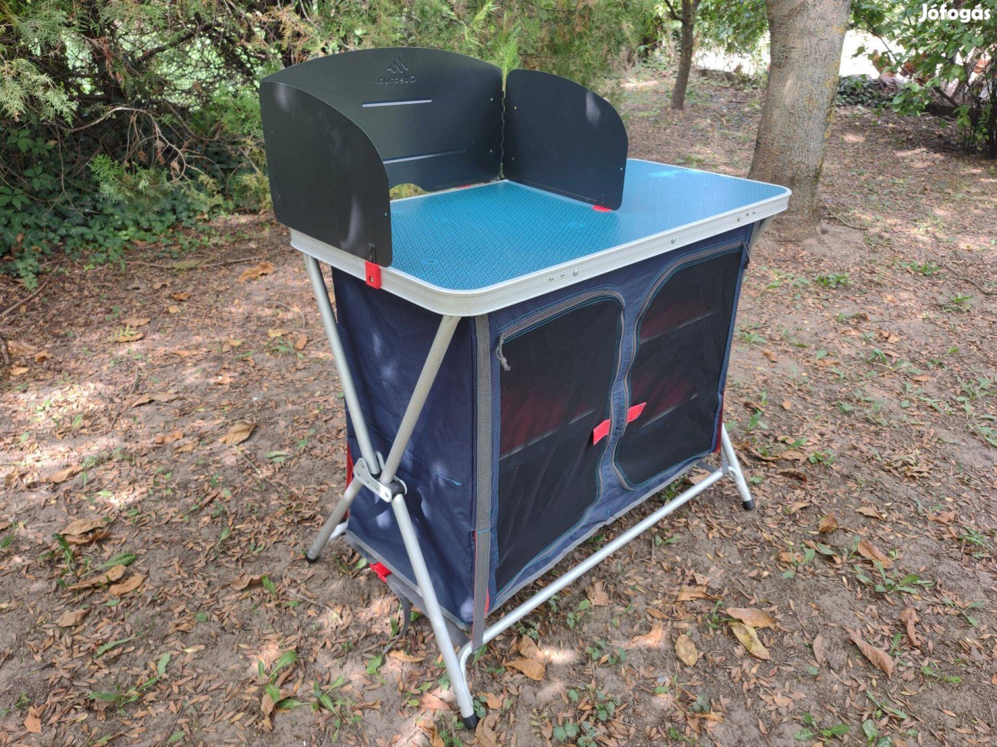 Quechua Kemping szekrény L-es méret újszerű állapot