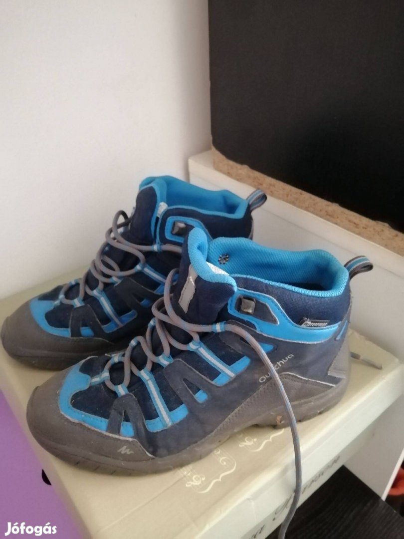 Quechua uniszex 37-es cipő olcsón eladó!