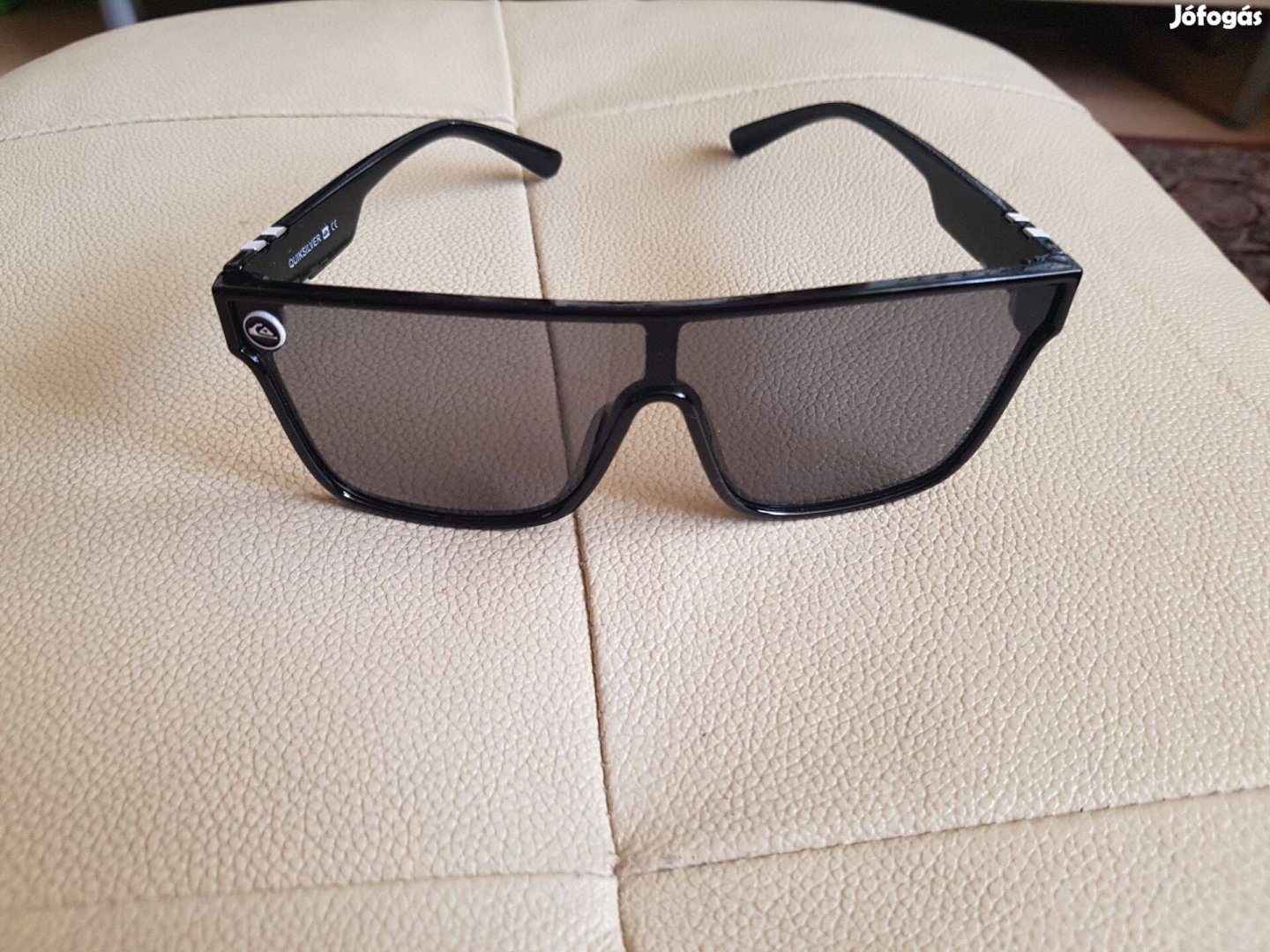 Quiksilver napszemüveg fekete műanyag keretes eladó Scifi