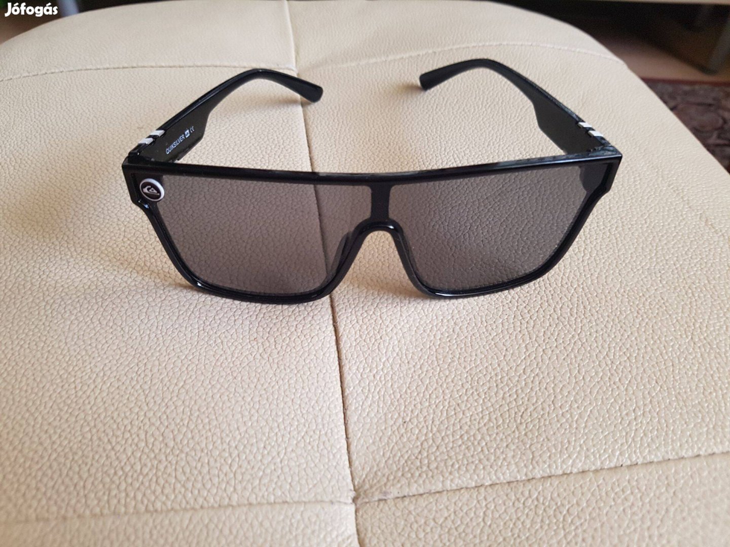 Quiksilver napszemüveg fekete műanyag keretes eladó Scifi